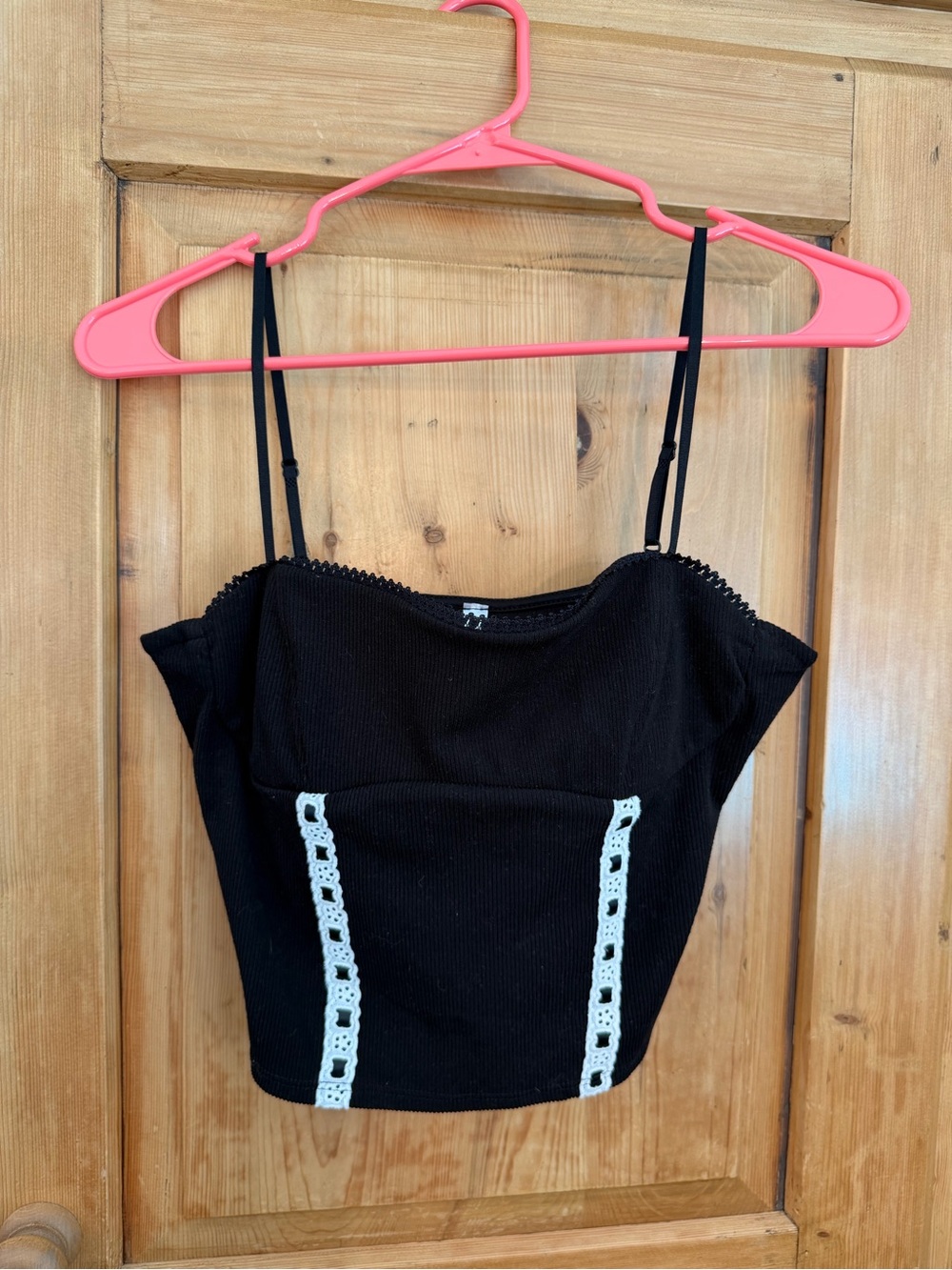 7Day WKND Black Ribbed Lace-Trim Spaghetti Strap Crop Top Sz Medium NWT